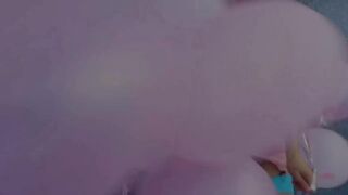 Riley Reid hátsó kapujában kettő örömrúd