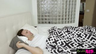 Perverz tini hölgyemény a nevelő faterjával dug