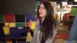 Ayda Swinger a méretes cickós tini kurva