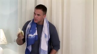 Orosz tini hölgyemény és a kettő örömrúd
