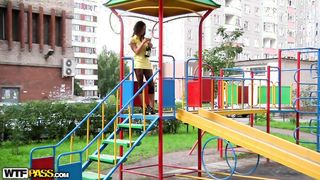 Amatőr orosz tini csajszit kefélnek