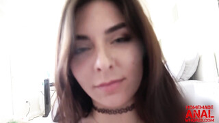 Keira Croft ánusza rendesen megkúrelva