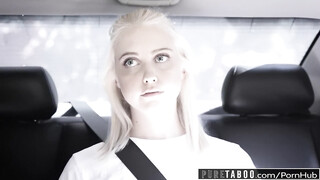 Chloe Cherry dug a barna hajléktalan manussal