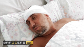 Brazzers - Brooklyn Gray szőrös picsája bekúrva