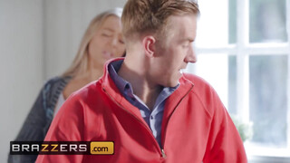 Brazzers - Petite Princess Eve és hatalmas fallosz
