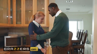Brazzers - Khloe Kapri csoki faszon lovagol