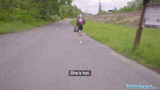 Public Agent - Mia Rose a méretes keblű tini hölgyemény