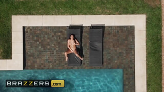 BRAZZERS - Jolee Love a méretes cickós fiatal kiscsaj