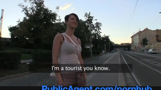PublicAgent - Rövid hajú lány szexelni akar