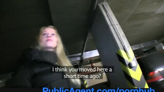 PublicAgent - Bella Karina a méretes cickós világos szőke