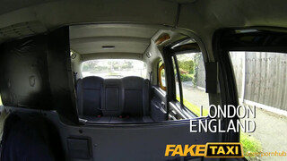FakeTaxi - nagy seggű kisasszony szexelni akar
