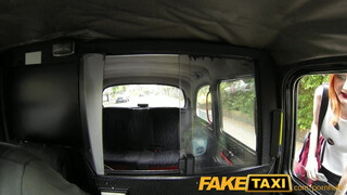 FakeTaxi fullos vörös spiné extra kannákkal