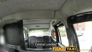 FakeTaxi sztripper spiné megmutatja mit tud