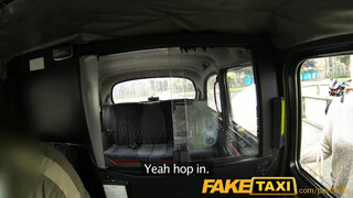 FakeTaxi gyors és hardcore baszás a hátsó ülésen