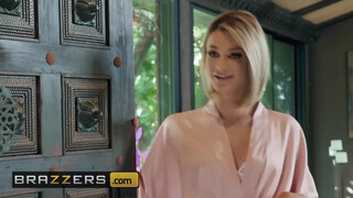 Brazzers - Emma Hix nem csak masszázst kap