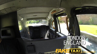 FakeTaxi amerikai félvér kisasszony kefélni akar