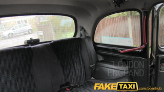 FakeTaxi - bögyös milf cuppanós szája a hatalmas farkon