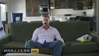 Brazzers - a tetovált pornósztár spiné elpusztítva