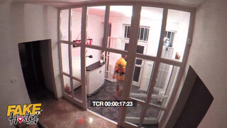 Három leszbikus picsa kényezteti magát - Fake Hostel