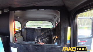 Fake Taxi - Yasmeena Ali elélvez a taxiban