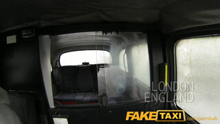 FakeTaxi - Csöcsös anyuci megkúrva
