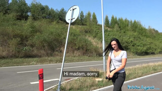 Méretes csöcsű tini csaj pénzért kefél - Public Agent
