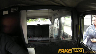 FakeTaxi - hatalmas mellű picsa nem akar fizetni