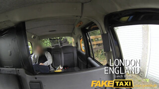 FakeTaxi - maga mutogató nőci a taxiban