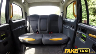 Fake Taxi - Ashleigh Devere a méretes cickós kiscsaj