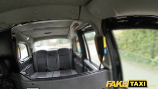 Fake Taxi - ausztrál nőci a szabadban is szereti csinálni