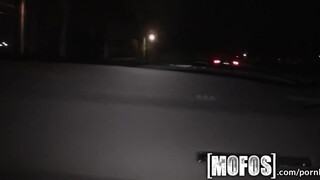 Mofos - Indigo Augustine a hatalmas tőgyes tini