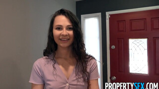PropertySex - Liz Jordan élvezi ha leszopják