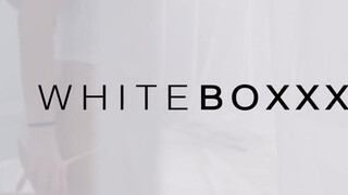 WhiteBoxxx - Lana Roy méretes picsájú orosz pornósztár