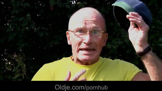 Idős tata análba kúrja a izgató tinit