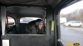 Fake Taxi - Capri Lmonde a fullos csoki kisasszony