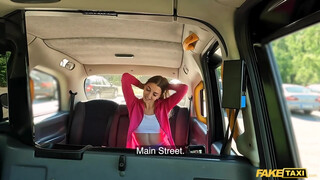 Fake Taxi - Sportos picsa megbaszva a taxiban