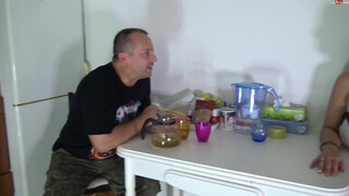 Tiana a hatalmas cicis feleség