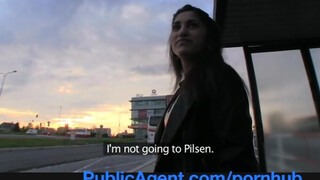 PublicAgent - gyönyörű ázsiai hölgyemény felszedve a buszmegállóban
