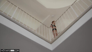 HOTWIFEXXX - Rövid hajú házastárs megkefélve