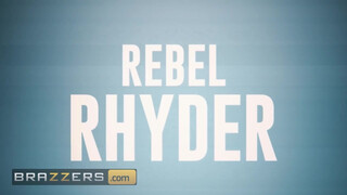 Brazzers - Adira Allure & Rebel Rhyder kicsinálnak egy csoki dákót