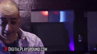 Digital Playground - Aidra Fox alaposan megkúrelva