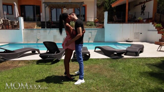 MOMxxx - Tina Fire a hatalmas keblű néger milf