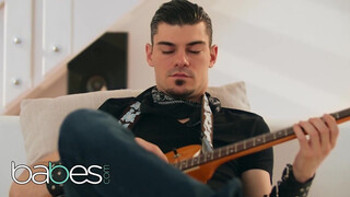 Babes - Mia Evans szexel a gitáros krapekkal
