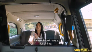 Fake Taxi - Megan Fiore a gyönyörű méretes cickós kisasszony