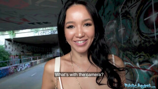 Public Agent - Asia Vargas a gyönyörű ázsiai spiné