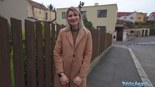 Public Agent - Marsianna Amon a méretes csöcsű kisasszony