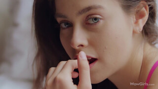 WOWGIRLS - Alissa Foxy a harisnyás fiatal picsa
