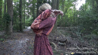 MoxieFilms - Hatalmas mellű hippi hölgyemény