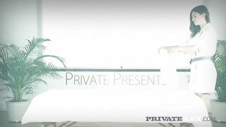PrivateBlack - Julia Rocka a bombázó masszőr kisasszony