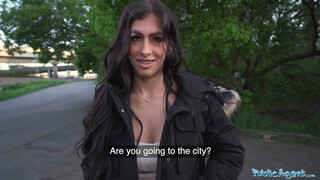 Public Agent - Alicia Trece a fogszabályzós brazil kisasszony